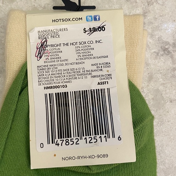 Sale! Bundle of Novelty Socks. NWT! Pringles, Pirate, and Norman Rockwell. - Picture 7 of 13